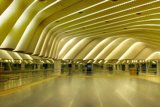 再論P(yáng)VC和運(yùn)動(dòng)兩種地膠相互是否能替代