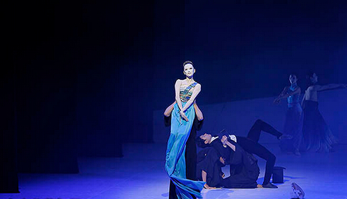 舞蹈專業(yè)的地膠加強和改善山區(qū)和農(nóng)村孩子的舞蹈夢