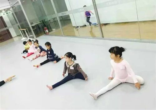 我國青少年普遍缺乏運動 舞臺地板帶來更多舞動樂趣