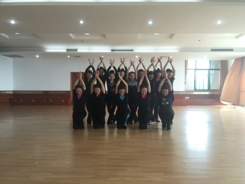 寧波老年大學(xué)PVC地膠施工工程成功案例