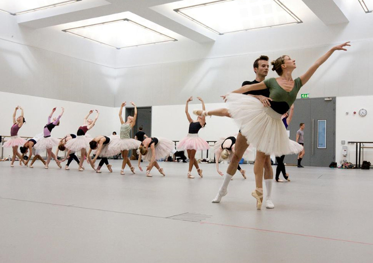 PVC地板廠家談產品特點都有哪些