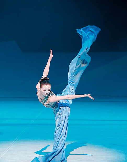 小孩子在練習舞蹈受益匪淺_舞臺地板贏在腳感舒服