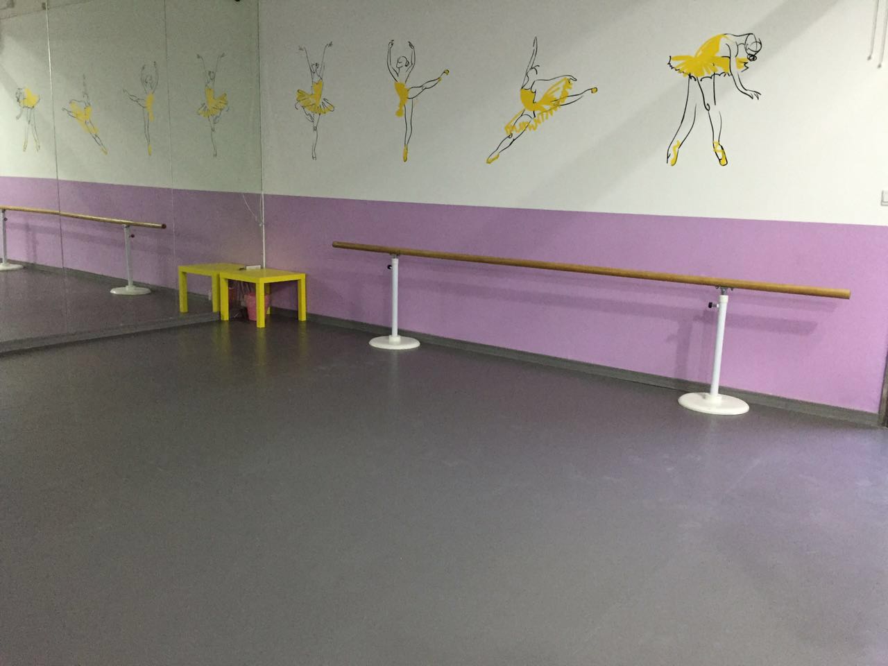 舞蹈地膠材質(zhì)提高防水防滑功能很完美