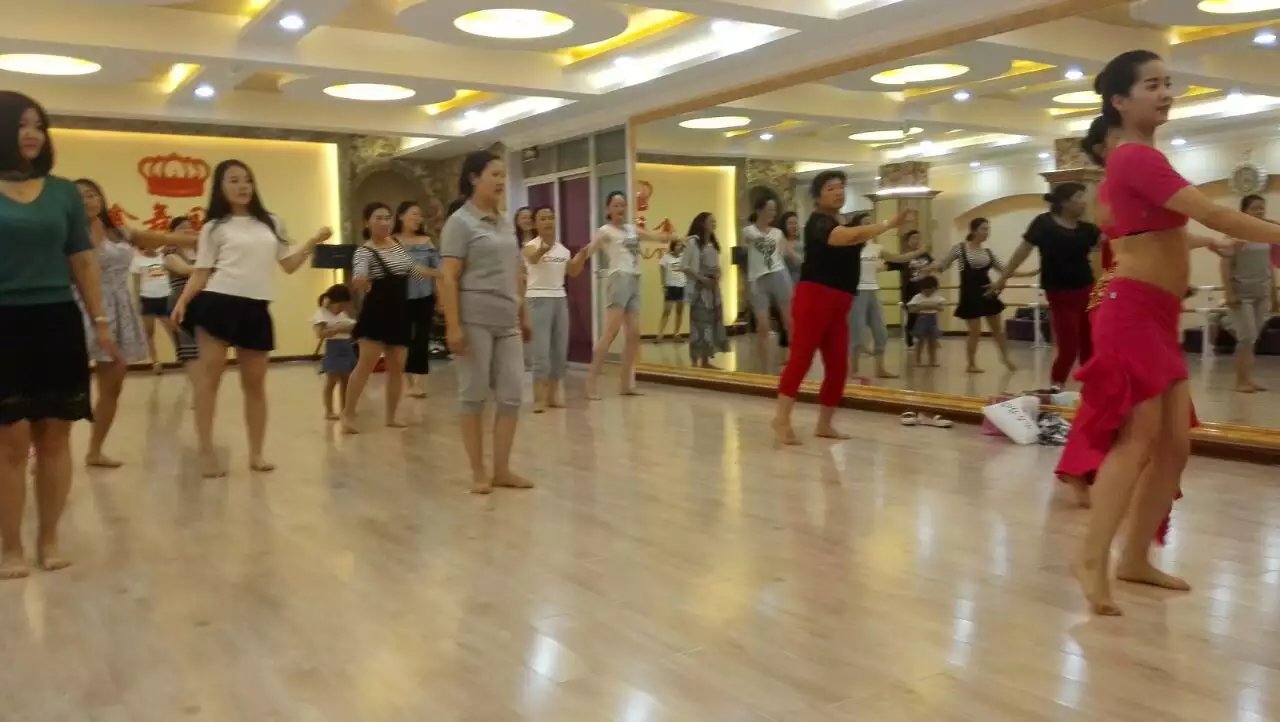 讓我們認(rèn)識(shí)下舞臺(tái)地板