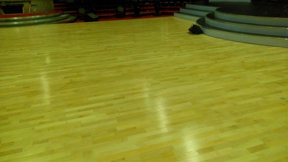 東方衛(wèi)視《與星共舞》舞臺(tái)地板鋪設(shè)案例