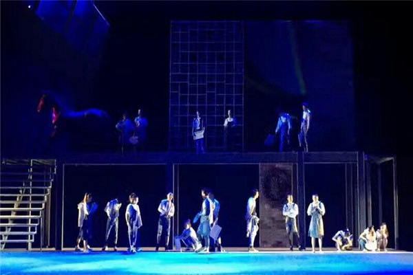 舞臺(tái)地膠--內(nèi)蒙海拉爾天邊音樂(lè)劇成功案例
