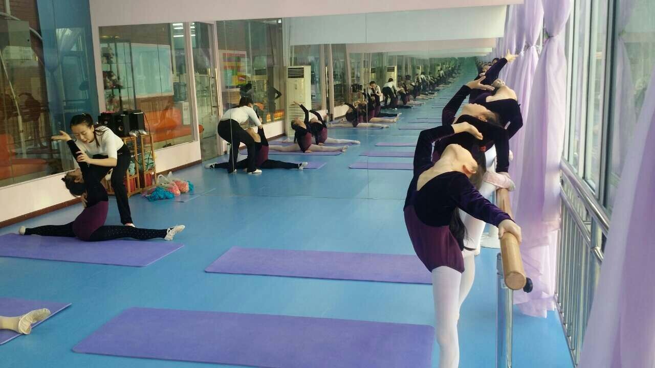 舞蹈地膠多功能型地板為舞者保駕