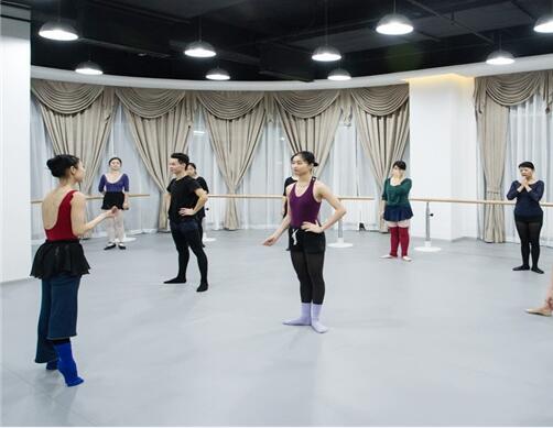 舞臺(tái)木地板材料