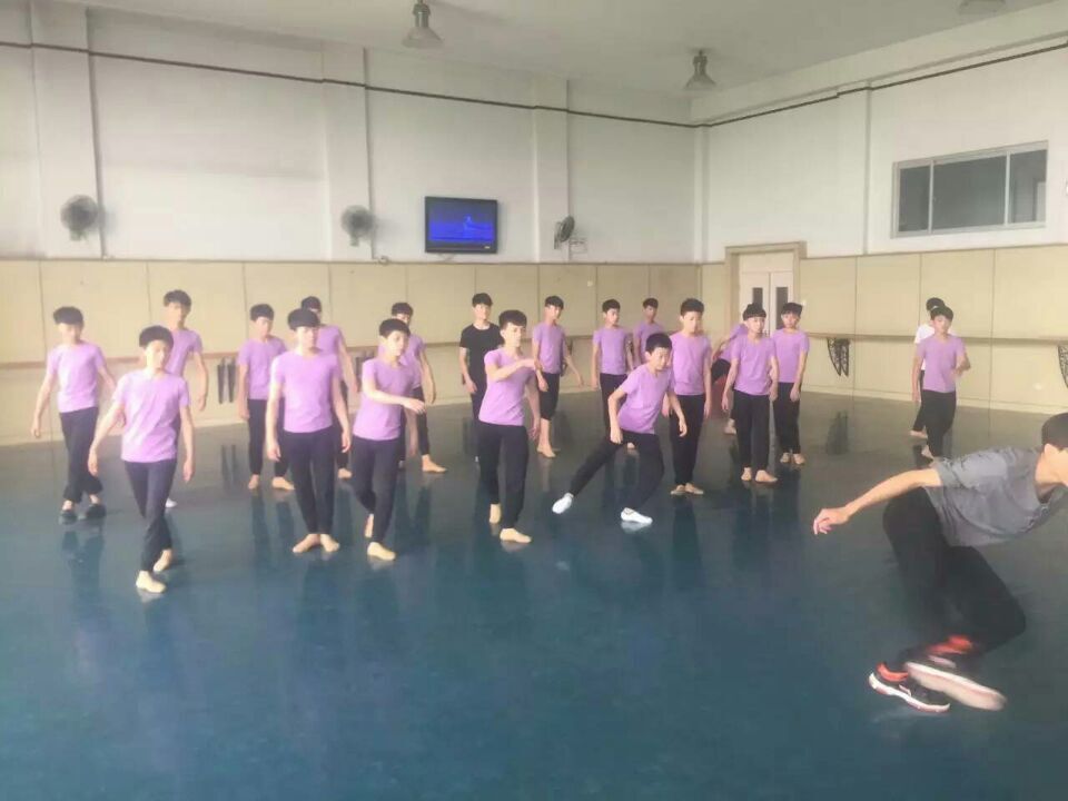 舞蹈地膠,舞蹈地板